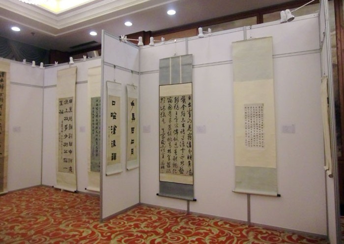 掛畫(huà)展板