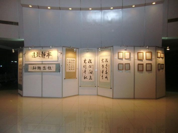 八棱柱展板